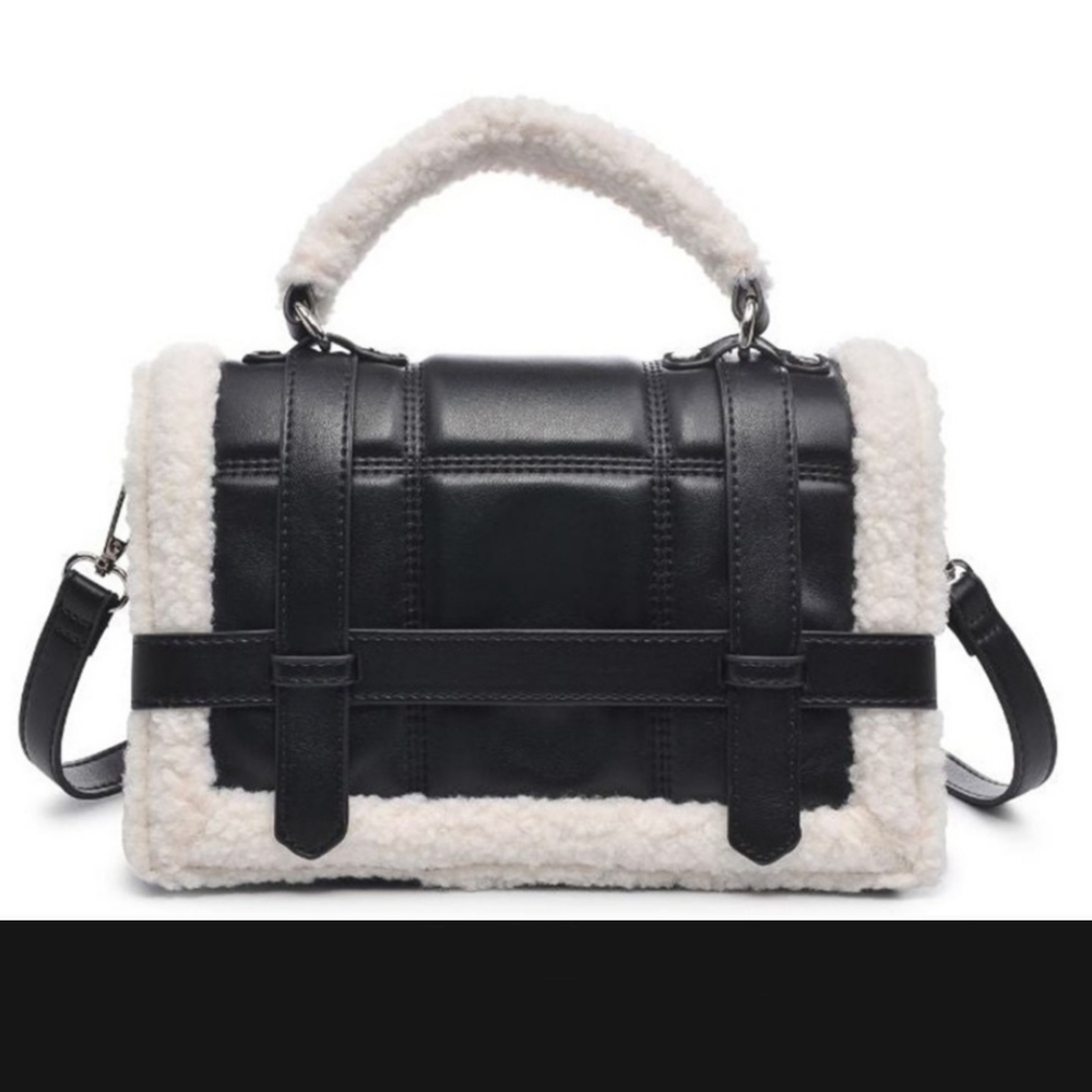 Fleece trim quilted bag